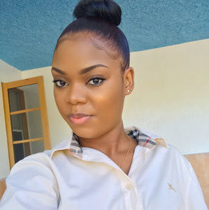 Meet your Posher, Moya